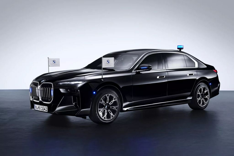 BMW 7-Series va i7 boc thep, chong luu dan chinh thuc trinh lang