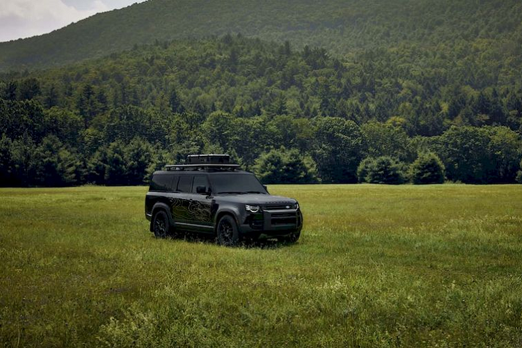 Land Rover Defender Trophy Edition 2023 tu 2,4 ty dong co gi hay?-Hinh-5