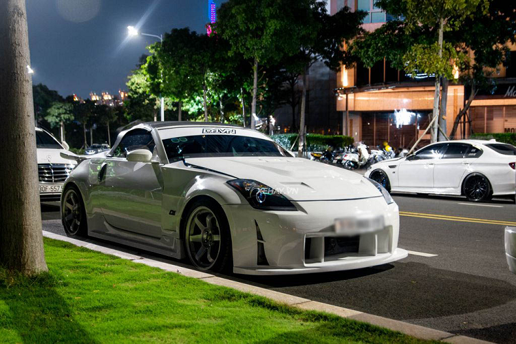 Nissan 350Z do bodykit “sieu chien” boi ban tay tho Viet Nam-Hinh-3