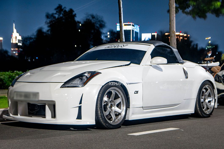 Nissan 350Z do bodykit “sieu chien” boi ban tay tho Viet Nam