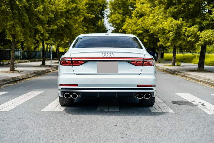 Audi S8 2021 moi chay 2 nam, dai gia Viet 