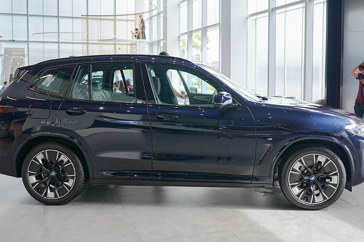 BMW iX3 - SUV dien hang sang gia 3,5 ty tai Viet Nam co gi?-Hinh-11