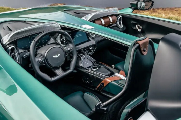 Do sai vi tri, Aston Martin V12 Speedster trieu do bi “cau” ve don-Hinh-5