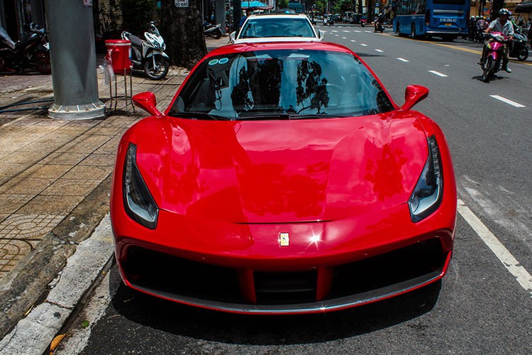 “Qua” Vu tiep tuc tau sieu xe Ferrari 488 GTB hon 10 ty dong-Hinh-8