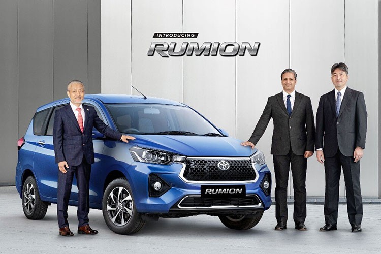 Can canh Toyota Rumion 2023 tu 300 trieu dong, 