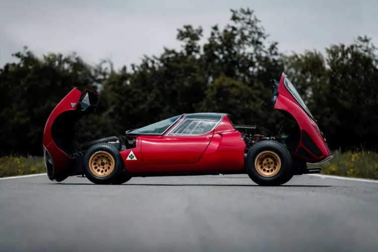 Alfa Romeo 33 Stradale lay cam hung tu sieu xe dat nhat the gioi-Hinh-3