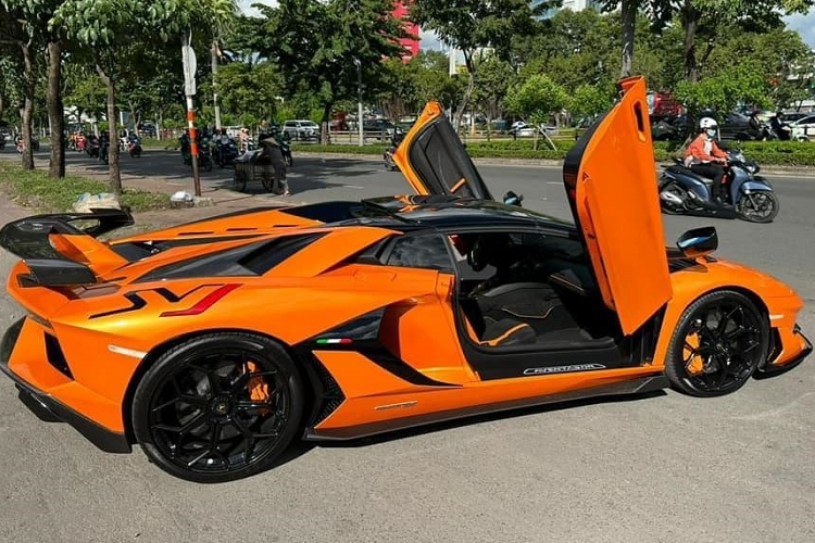 Lamborghini Aventador SVJ Roadster o Sai Gon giam toi 6 ty van... e khach-Hinh-3