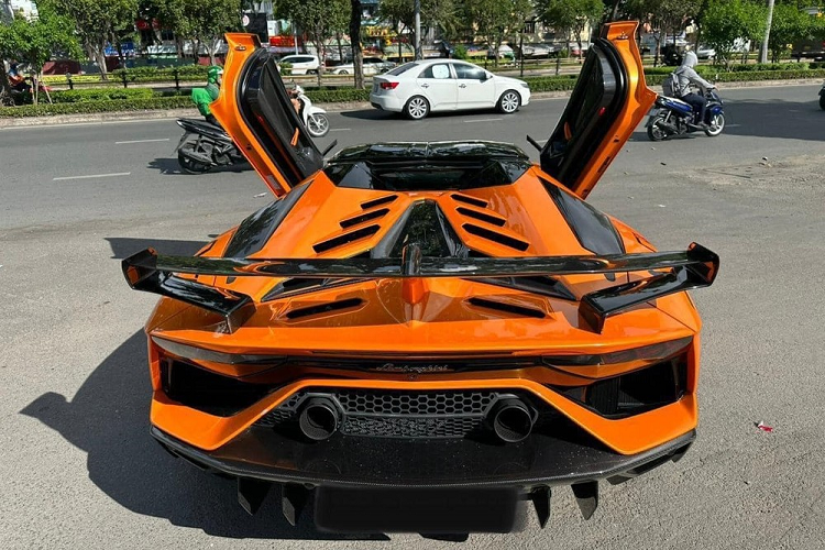 Lamborghini Aventador SVJ Roadster o Sai Gon giam toi 6 ty van... e khach-Hinh-5