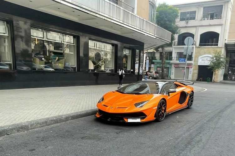 Lamborghini Aventador SVJ Roadster o Sai Gon giam toi 6 ty van... e khach-Hinh-8