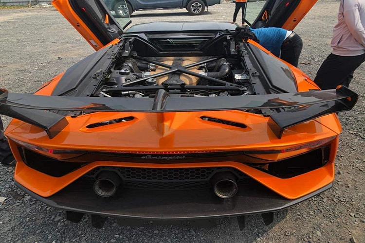 Lamborghini Aventador SVJ Roadster o Sai Gon giam toi 6 ty van... e khach-Hinh-9