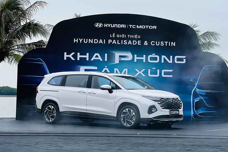 Hyundai Custin tu 850 trieu tai Viet Nam, Toyota Innova 2024 co cua?-Hinh-2