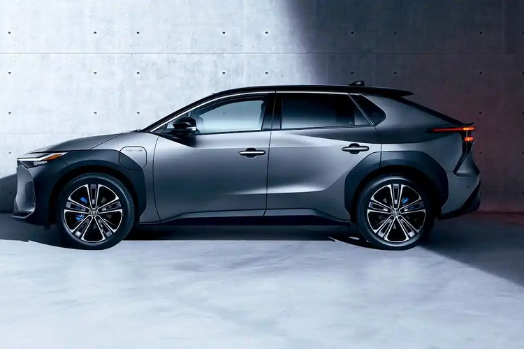 Toyota sắp có công nghệ pin chạy 1.500 km/lần sạc cho ôtô điện - Hình 2 Toyota sap co cong nghe pin chay 1.500 km/lan sac cho oto dien-Hinh-2