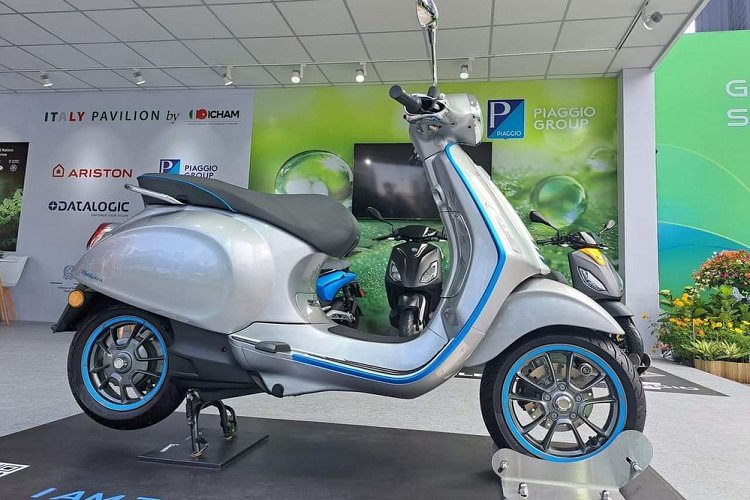 Can canh Vespa Elettrica 2023 gia 280 trieu dong tai Viet Nam