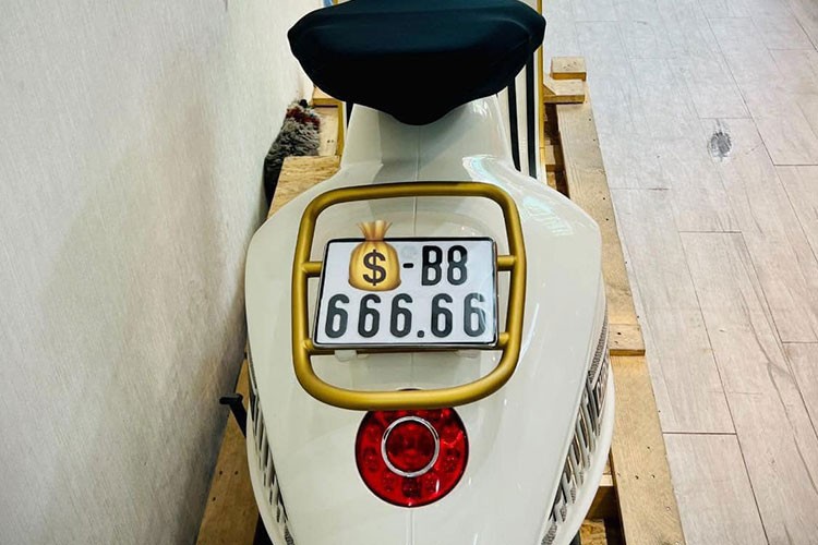 Vespa 946 Christian Dior bien 88.888 tu Honda Wave gia hon 3 ty dong-Hinh-6