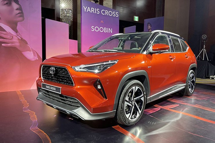 Toyota Yaris Cross vua ra mat, Hyundai Creta giam toi 80 trieu dong