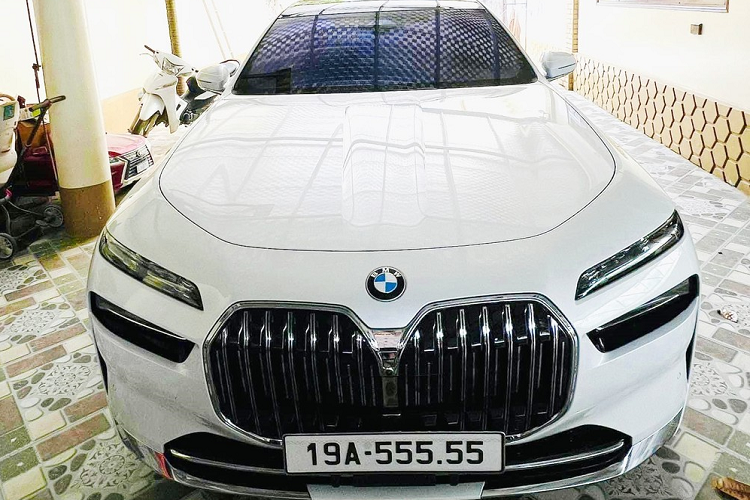 BMW 7-Series hon 5 ty, gan bien 19A-555.55 gia 2,69 ty tai Phu Tho-Hinh-3