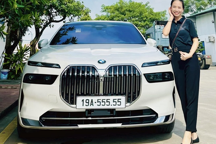 BMW 7-Series hon 5 ty, gan bien 19A-555.55 gia 2,69 ty tai Phu Tho