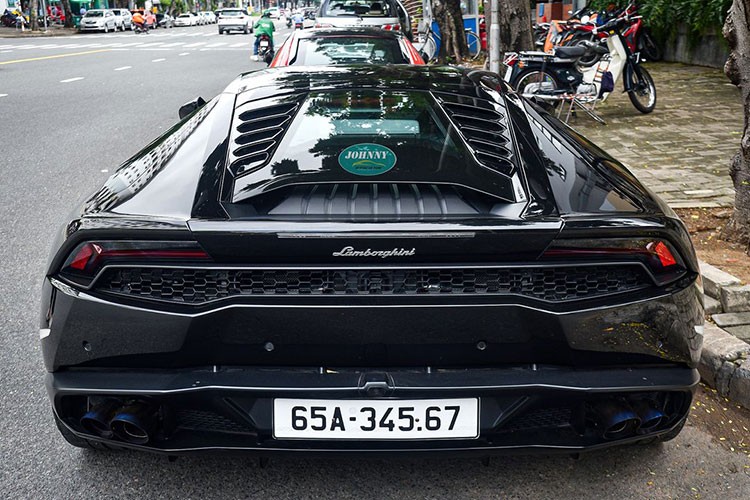 Lamborghini Huracan hon 14 ty dinh danh bien 