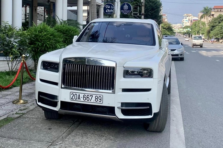 Rolls-Royce Cullinan hon 36 ty cua dai gia Thai Nguyen trung bien sanh