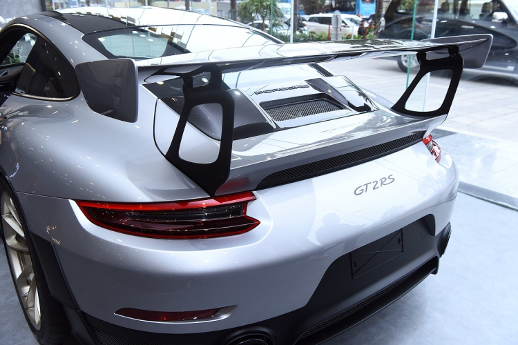 Porsche 911 GT2 RS hon 20 ty do goi Weissach dat nhat Viet Nam-Hinh-9