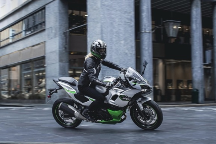 Kawasaki Ninja 7 - moto hybrid thuong mai dau tien tren the gioi