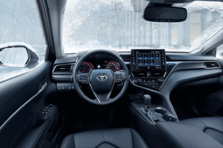 Toyota Camry 2025 lo dien tre trung, nang dong va tiet kiem xang hon-Hinh-2