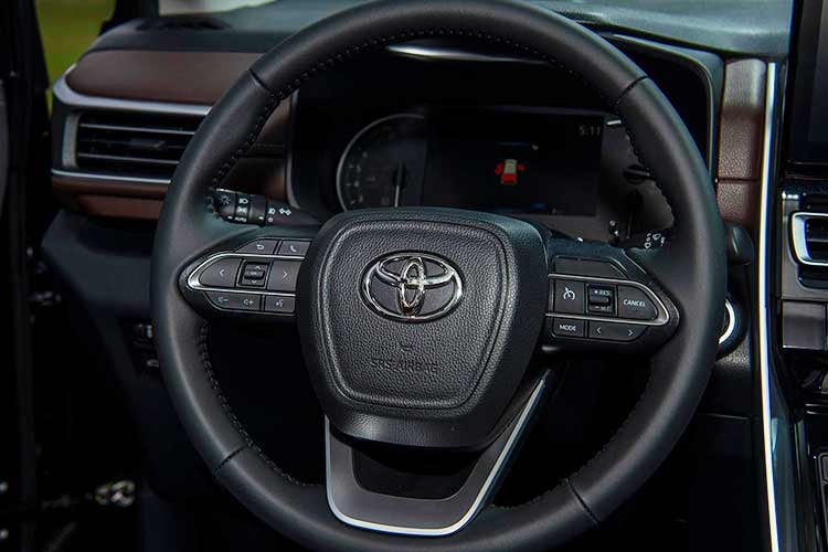 Toyota Innova Cross Hybrid gia gan 1 ty dong tai Viet Nam co gi hay?-Hinh-7