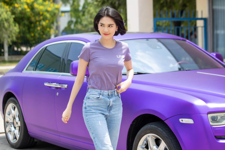 “Nu hoang noi y” Ngoc Trinh so huu Rolls-Royce Ghost hon 8 ty dong-Hinh-3