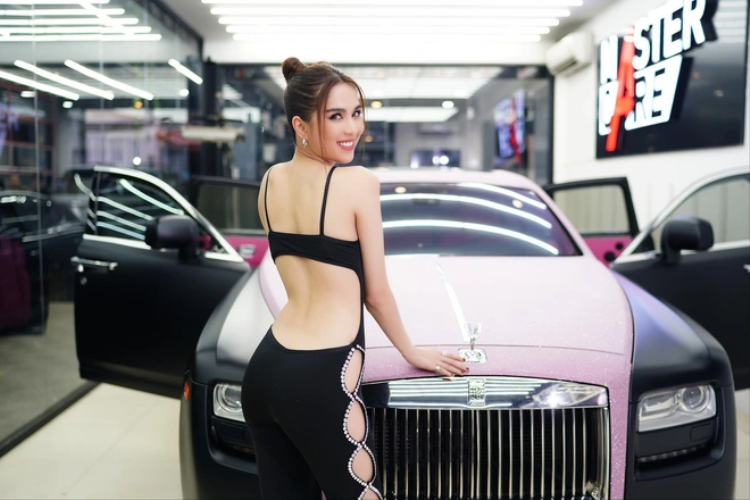 “Nu hoang noi y” Ngoc Trinh so huu Rolls-Royce Ghost hon 8 ty dong-Hinh-9