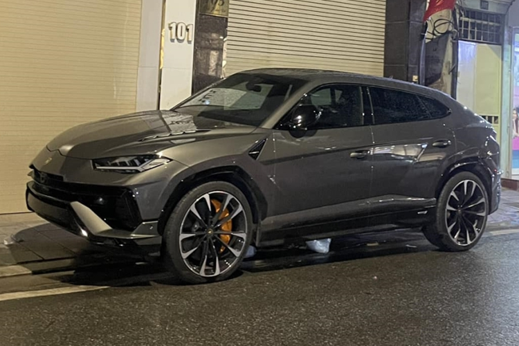 Lamborghini Urus S 2023 hon 14 ty, trung bien dau gia 50 trieu dong-Hinh-2