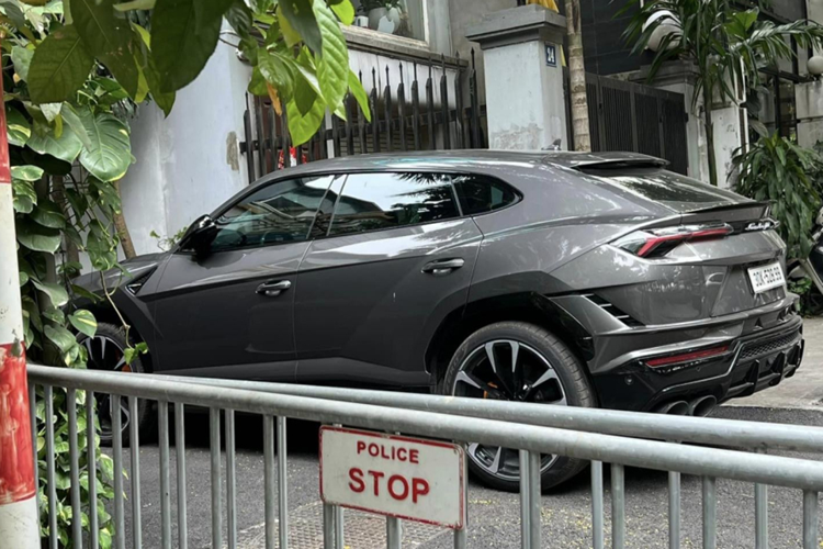 Lamborghini Urus S 2023 hon 14 ty, trung bien dau gia 50 trieu dong