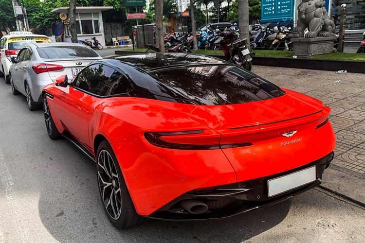 Cham mat Aston Martin DB11 mau cam hon 15 ty doc nhat Viet Nam-Hinh-3