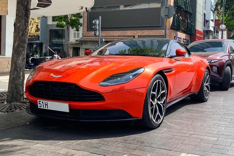 Cham mat Aston Martin DB11 mau cam hon 15 ty doc nhat Viet Nam-Hinh-9