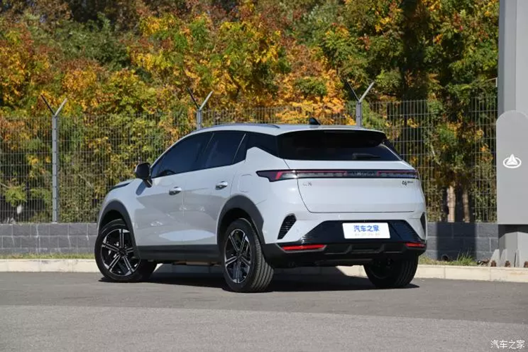 Lynk & Co 06 PHEV “an xang” chi 4,98 lit/100 km, sap ve Viet Nam?-Hinh-16