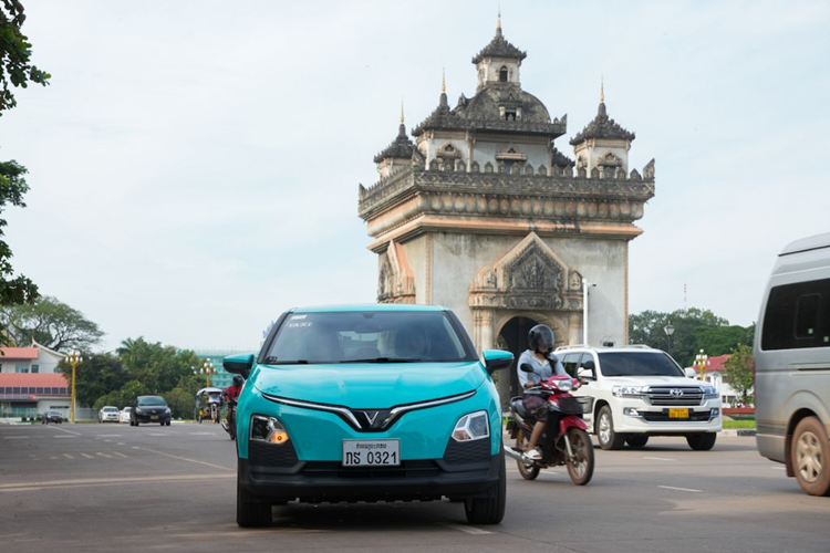 Ngam dan taxi dien Vinfast Xanh SM tai dat nuoc Trieu Voi-Hinh-8