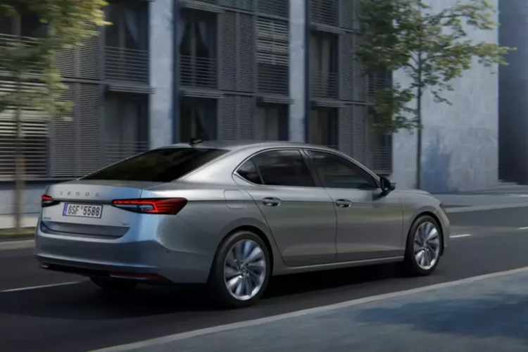 Skoda Superb 2024 - sedan hang trung ve Viet Nam se khong he re?-Hinh-12