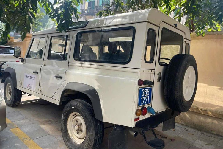 Land Rover cu bien xanh duoc dau gia len den 3 ty tai Thanh Hoa-Hinh-5