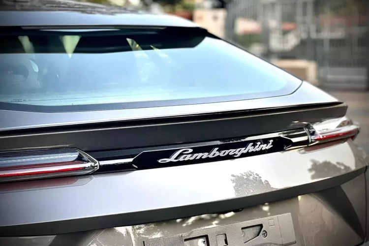 Lamborghini Urus rao ban chi bang bien trung dau gia 51K-888.88-Hinh-8