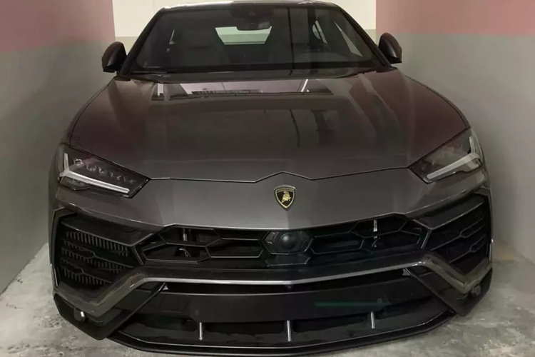 Lamborghini Urus rao ban chi bang bien trung dau gia 51K-888.88