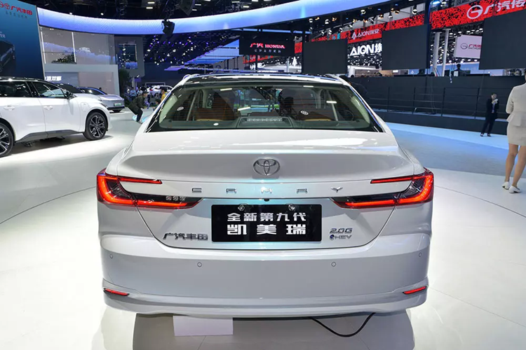 Toyota Camry 2024 cua thi truong ty dan tre trung, tiet kiem xang hon-Hinh-8