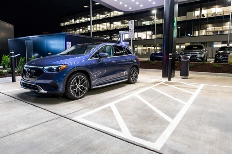 Trạm sạc ôtô điện Mercedes-Benz đầy sang chảnh, sạc 80%/20 phút - Hình 3 Tram sac oto dien Mercedes-Benz day sang chanh, sac 80%/20 phut-Hinh-3