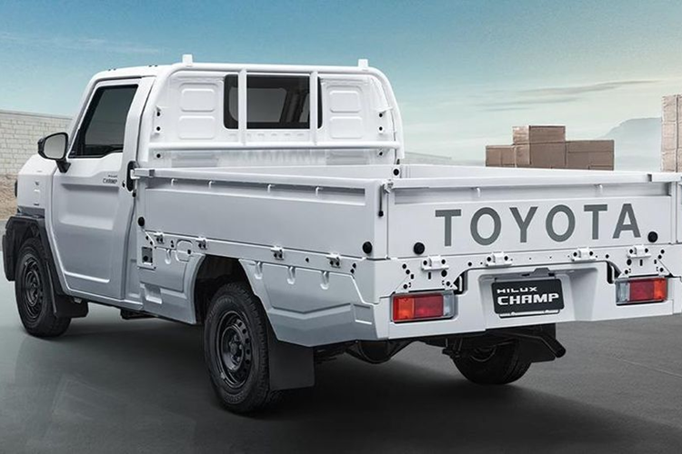 Toyota Hilux Champ 2024 chi 317 trieu dong, 