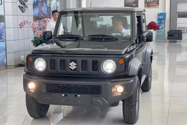 Can canh Suzuki Jimny khoang 800 trieu tai dai ly Viet, cho mo ban-Hinh-4