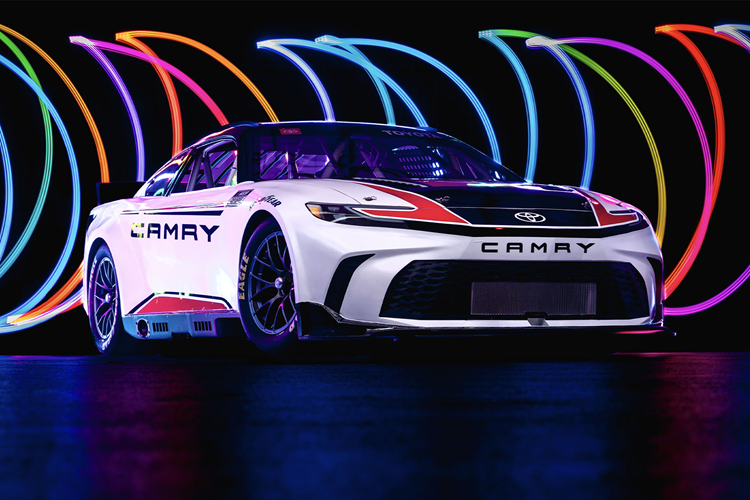 Toyota Camry XSE 2024 da san sang cho NASCAR Cup 2024