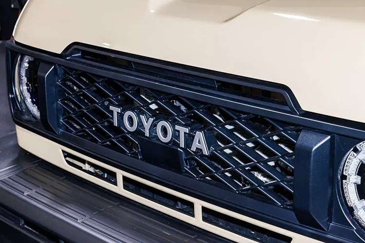 Toyota Land Cruiser 70 Series 2024 - SUV viet da gia 792 trieu dong-Hinh-4