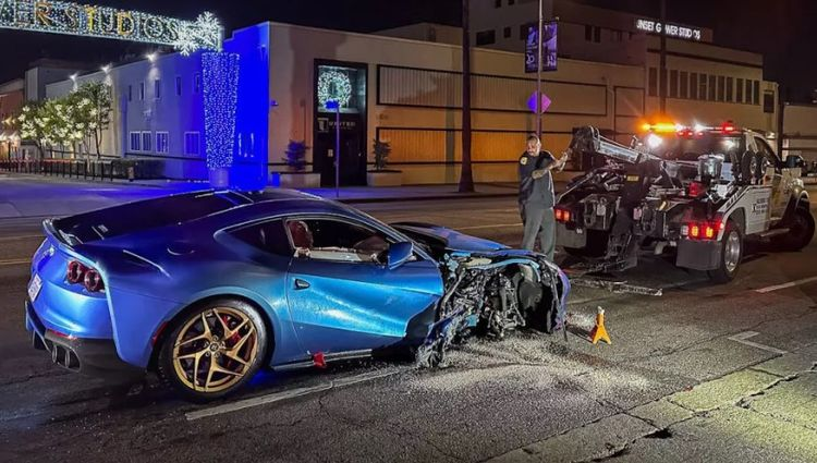 Ferrari 812 tien ty cua Michael B. Jordan dam Kia Niro “nat dau“