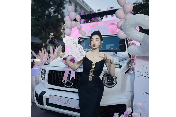 Huan “hoa hong” tang vo Mercedes-AMG G63 hon 8 ty, bien so gan nua ty dong-Hinh-3