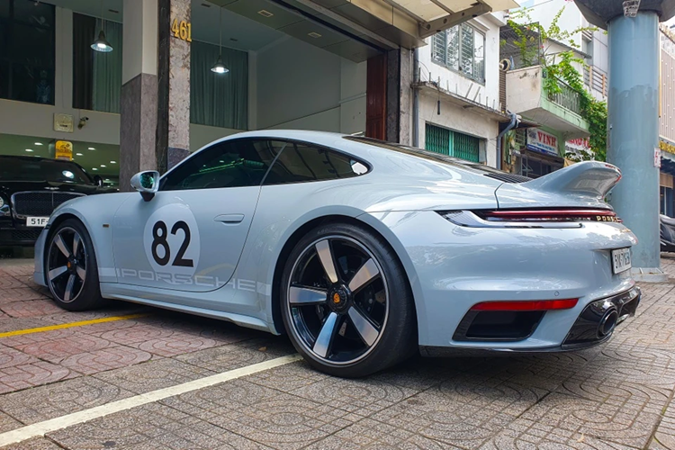 Porsche 911 Sport Classic hon 19 ty cua Cuong Do la 