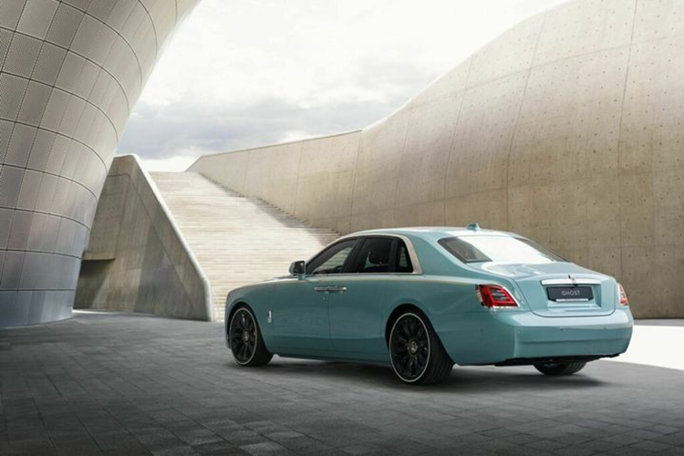 Rolls-Royce dat doanh so ky luc hon 6.000 xe trong nam 2023-Hinh-2
