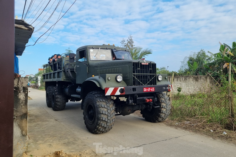 Xuyen dem bam hien truong xu ly xac may bay Su-22 roi-Hinh-9